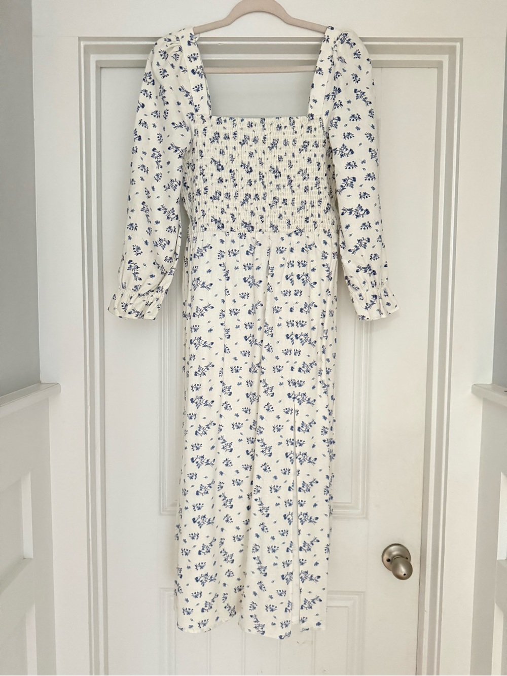 House of Harlow 1960 White Midi Dress with Blue Floral Print - Picture 1 of 3